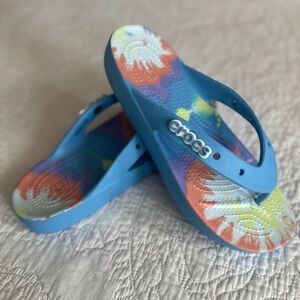Crocs Blue Tie-Dye Flip Flops NWOT